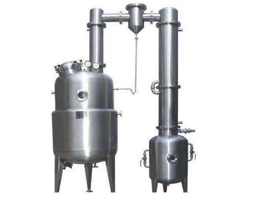 <b>主要用途： 主要適用于制藥、食品、化工等工業(yè)部門對(duì)液料的濃縮。并且亦能回收酒精和簡(jiǎn)單的回流提取。 結(jié)構(gòu)： 本設(shè)備主要包括濃縮罐、第一冷凝器、汽液分離器、第二冷凝器、冷</b>