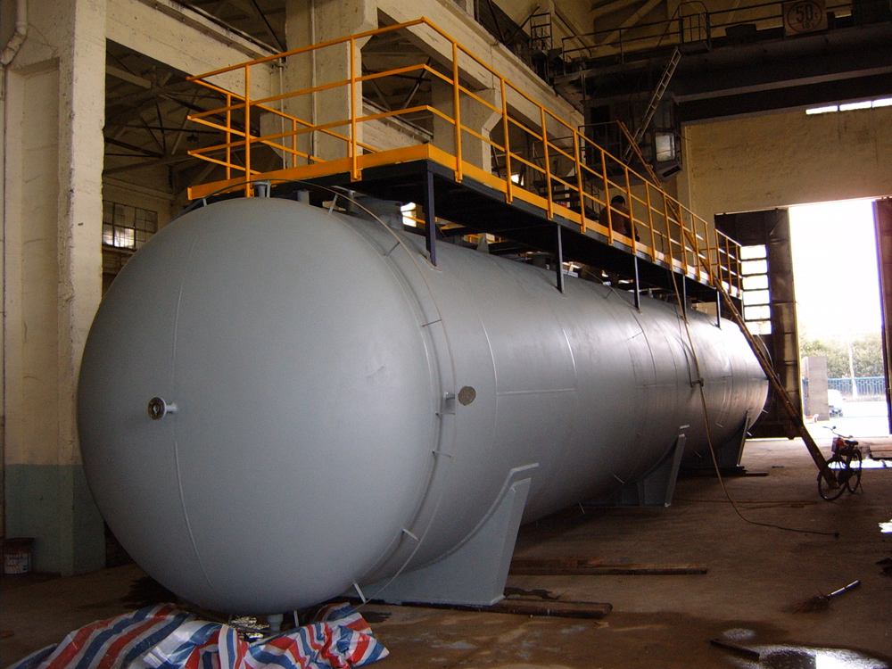 <b>合理選配鍋爐容量 對于鍋爐容量設(shè)計的選配，過去往往按規(guī)范要求，依據(jù)最大熱負荷來確定鍋爐容量，熱負荷的波動只能通過鍋爐燃燒來調(diào)整相匹配，不但加大了成本投資，而且鍋爐常</b>